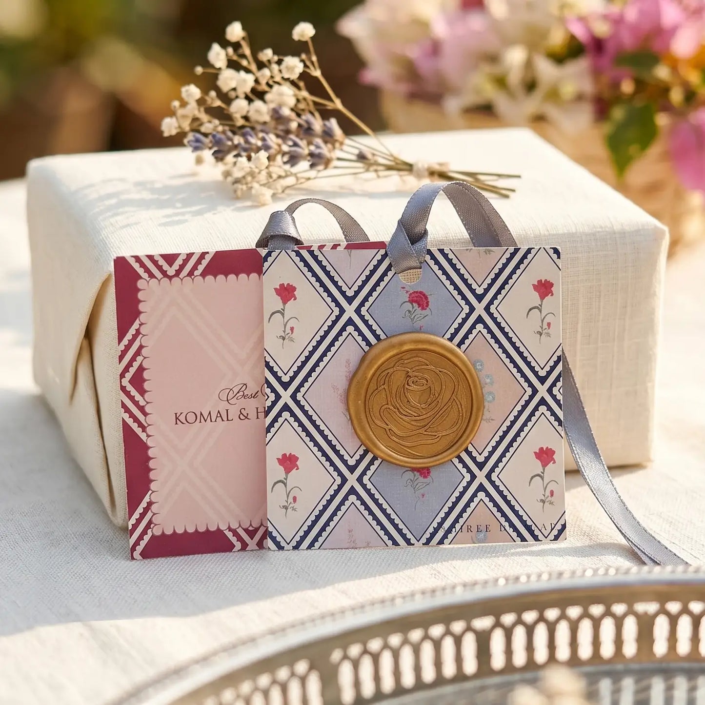 Versailles Red Hanging Gift Tag